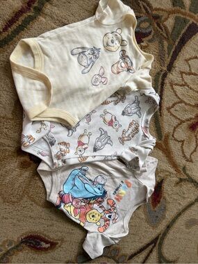 Disney Winnie the Pooh Bodysuit Set in Yellow, Gray, Cream